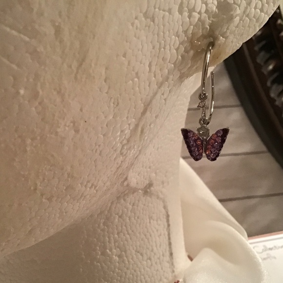 🌷[2/$50.00]🌷Butterfly Hoop Earrings - Picture 4 of 6